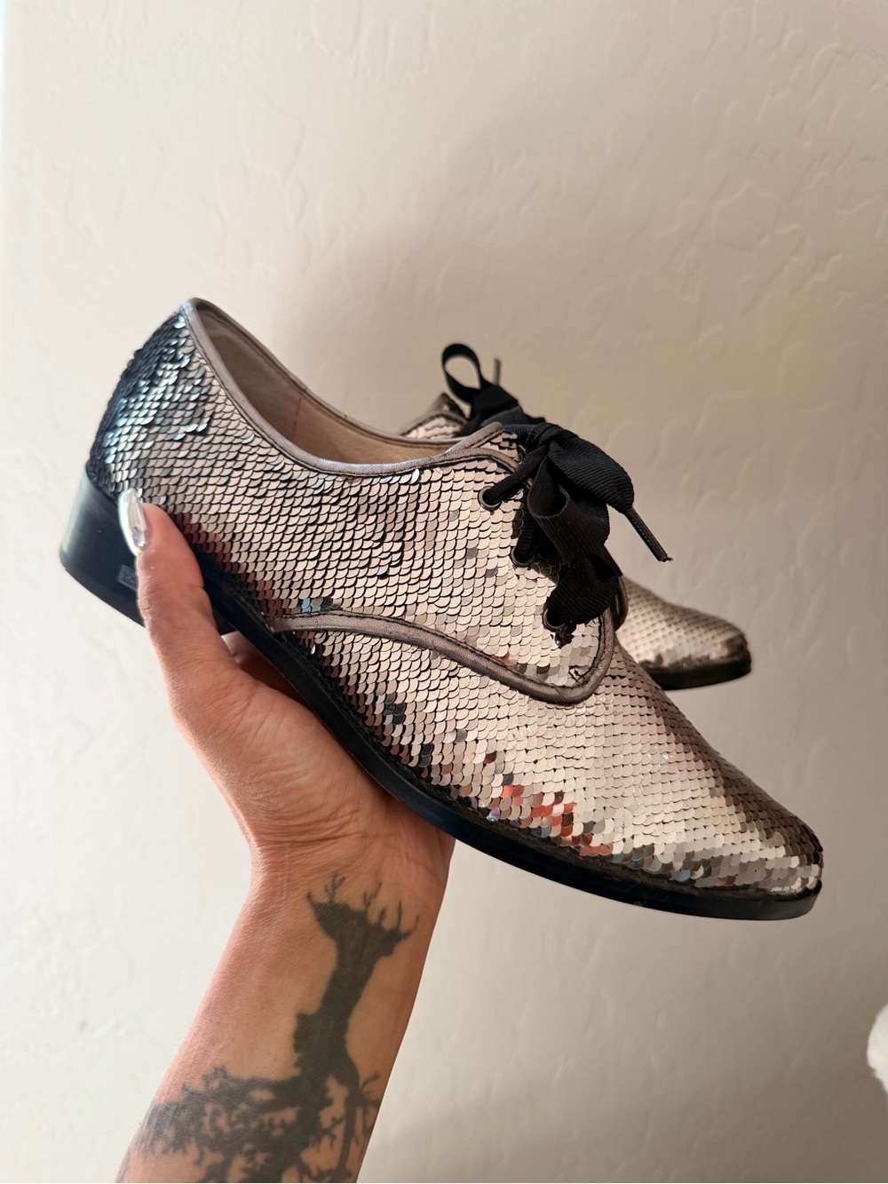 Louise et Cie Lo-Adwin Gunmetal Sequin Oxford Shoes | Ribbon Lace Derby